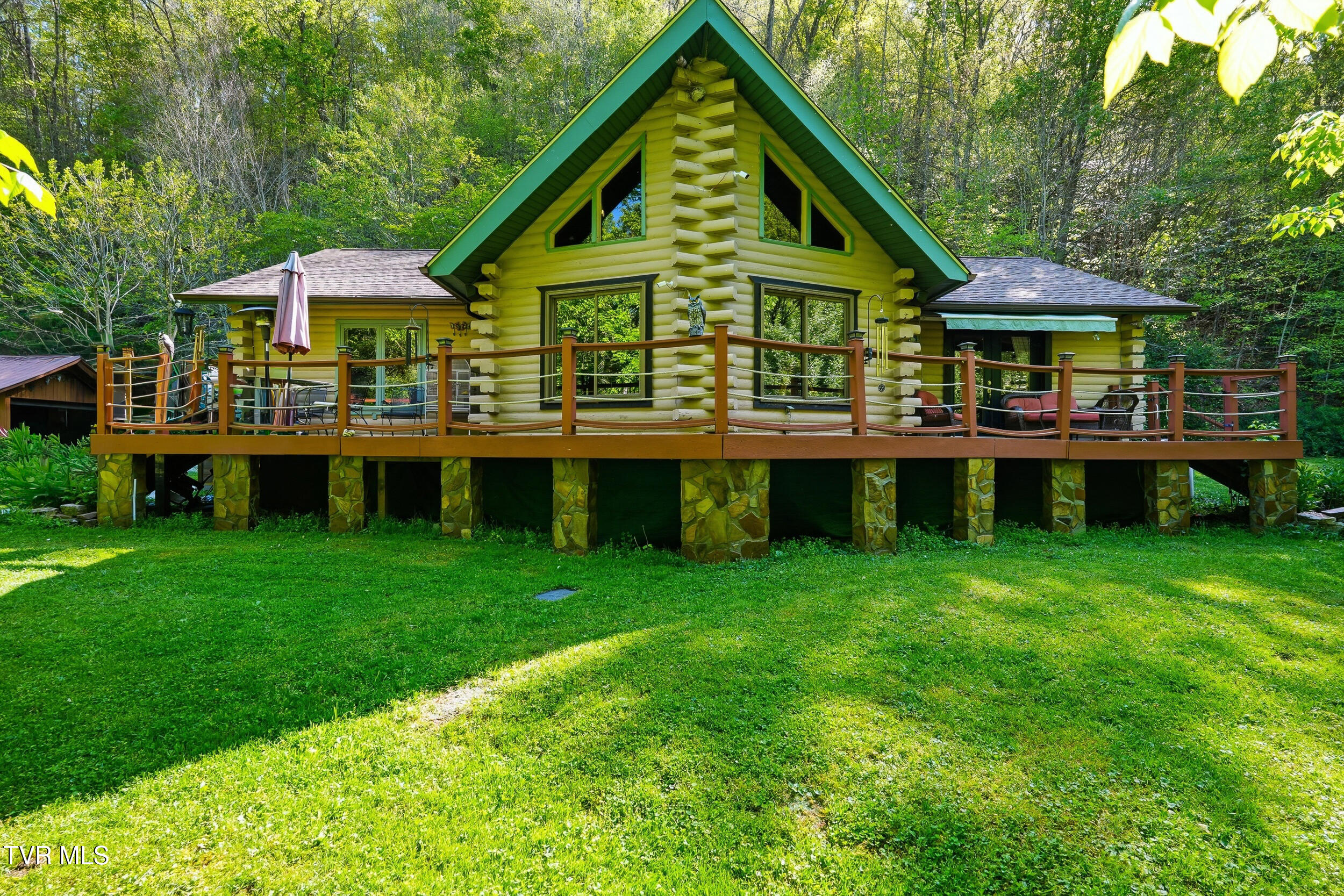 MOUNTAIN CHALET!!