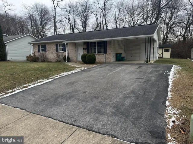 $1,200 | 60 Edgelea Drive, Chambersburg, PA 17201