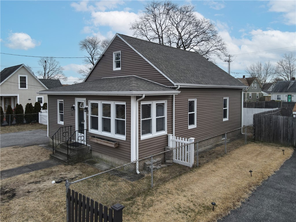 37 Windsor Road Pawtucket, RI 02861 - Photo 4 of 37