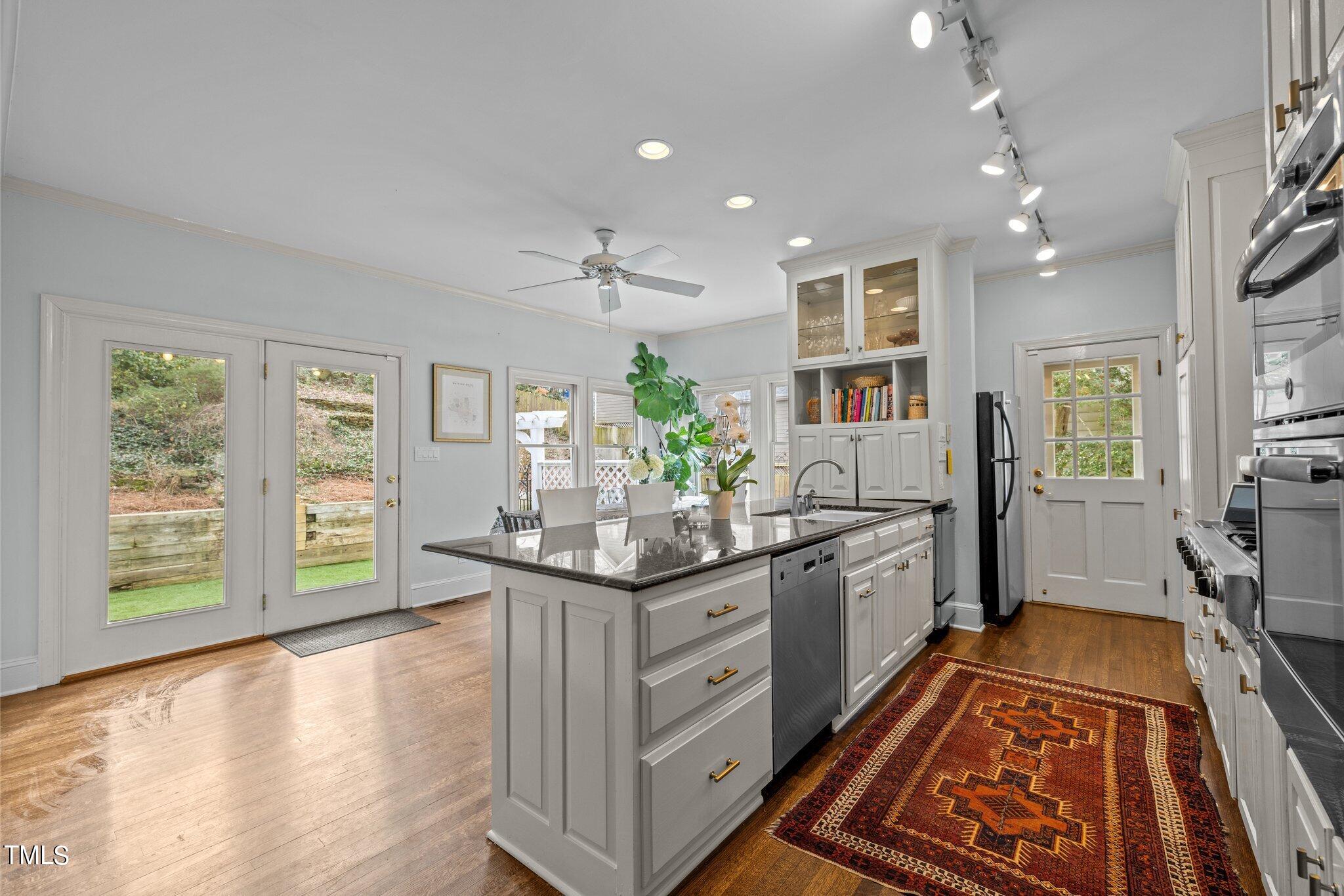 2216 Oxford Road Raleigh, NC 27608 - Photo 19 of 48 18-web-or-mls-5Z8A6478