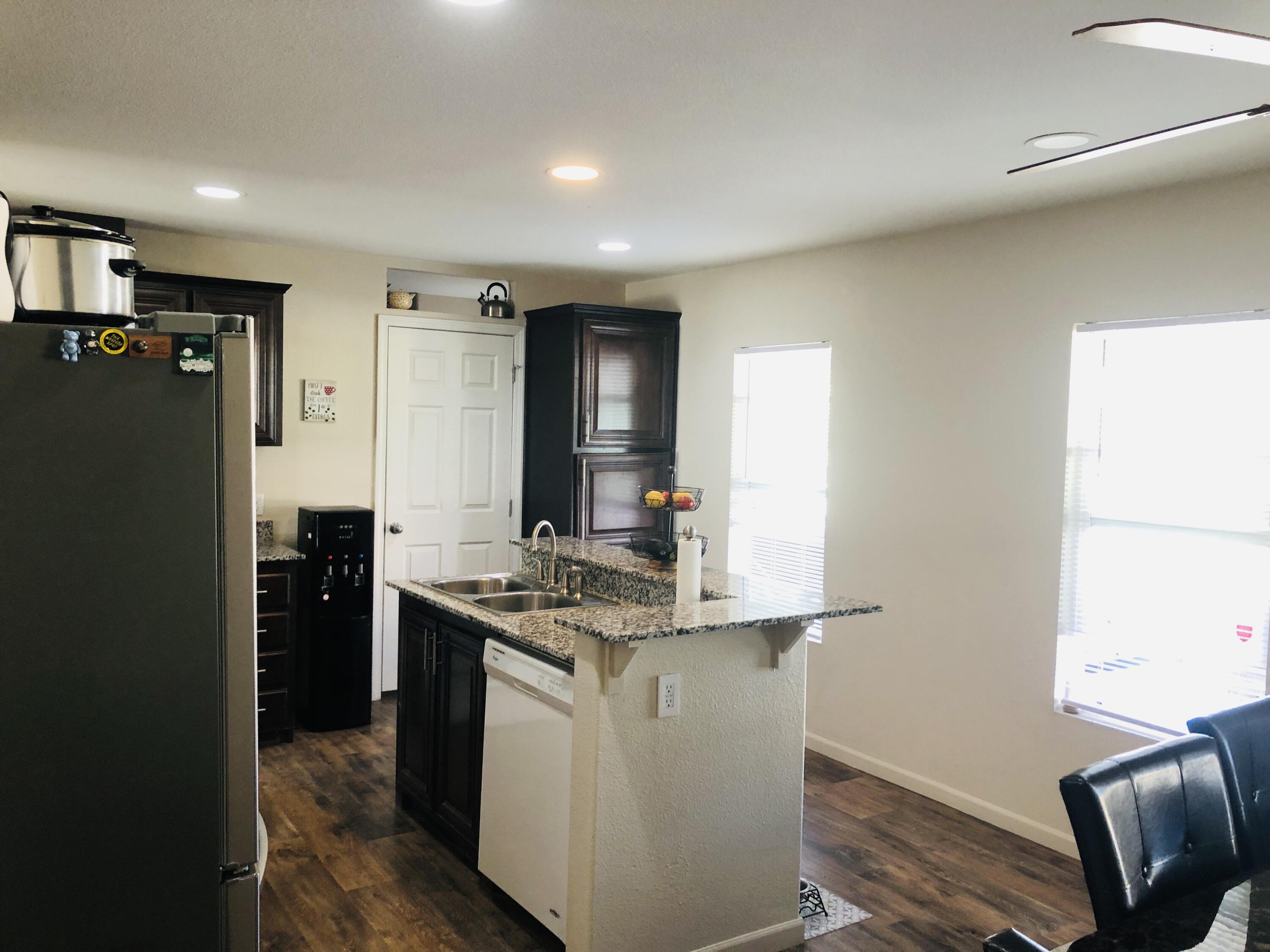 900 East Rankin Road, Unit 77 Tulare, CA 93274 - Photo 3 of 13 IMG-1577