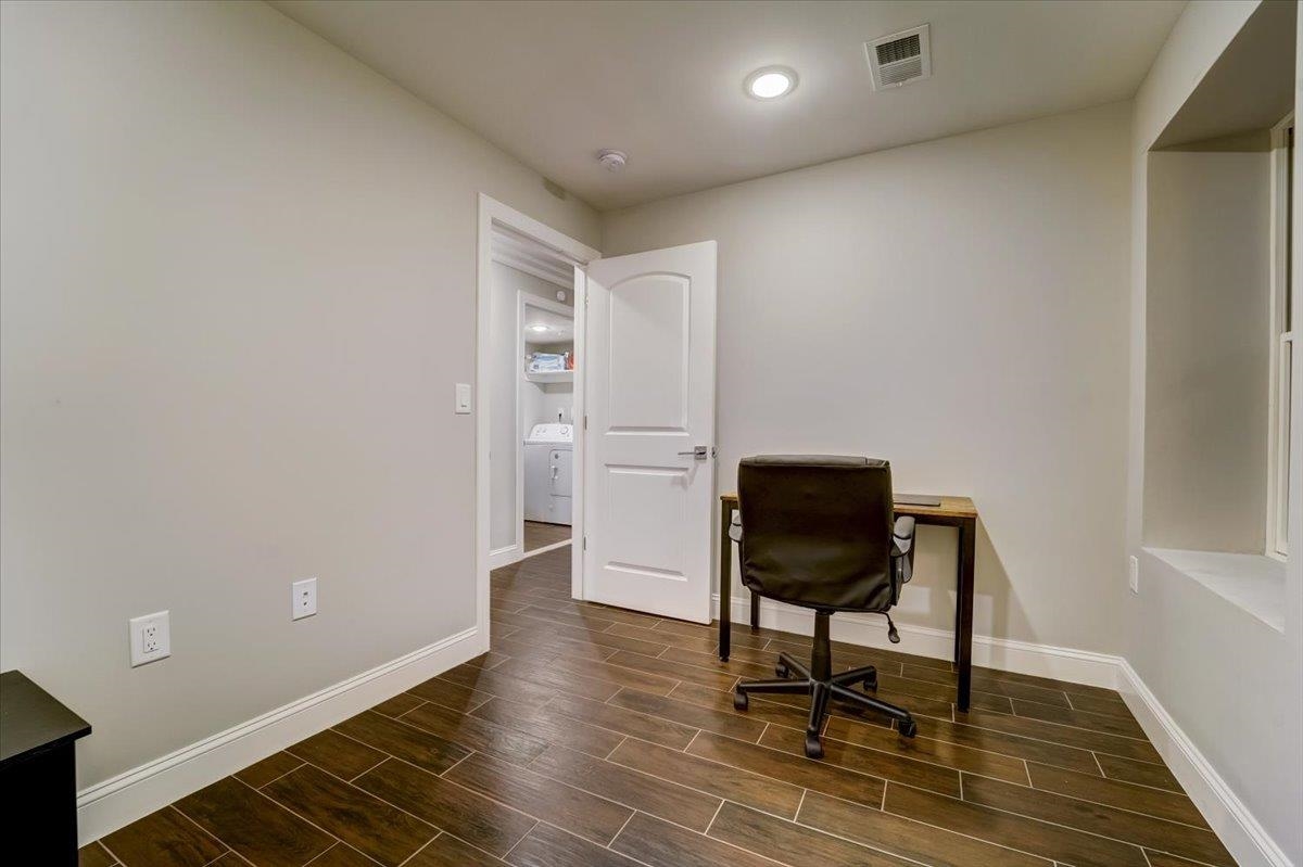 2765 John F. Kennedy Boulevard, Unit 1 Jersey City, NJ 07306 - Photo 27 of 33 a view of a workspace