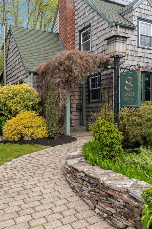 8 Sunset Road Salem, MA 01970 - Photo 3 of 42 Gallery Image 3