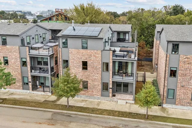 a view of multiple houses with a yard