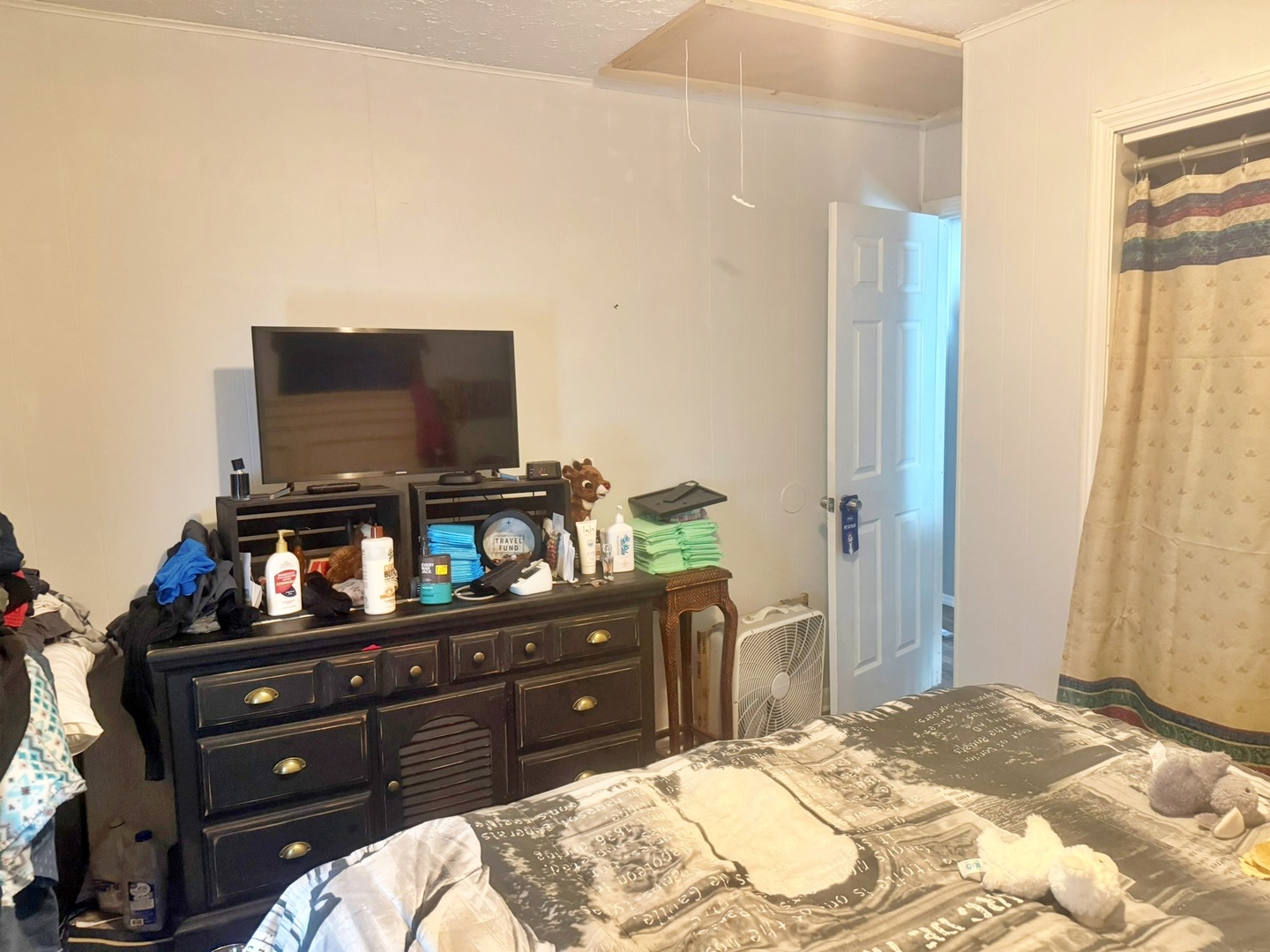 204 West 18th Street Metropolis, IL 62960 - Photo 12 of 12 a bedroom with a bed and flat screen tv