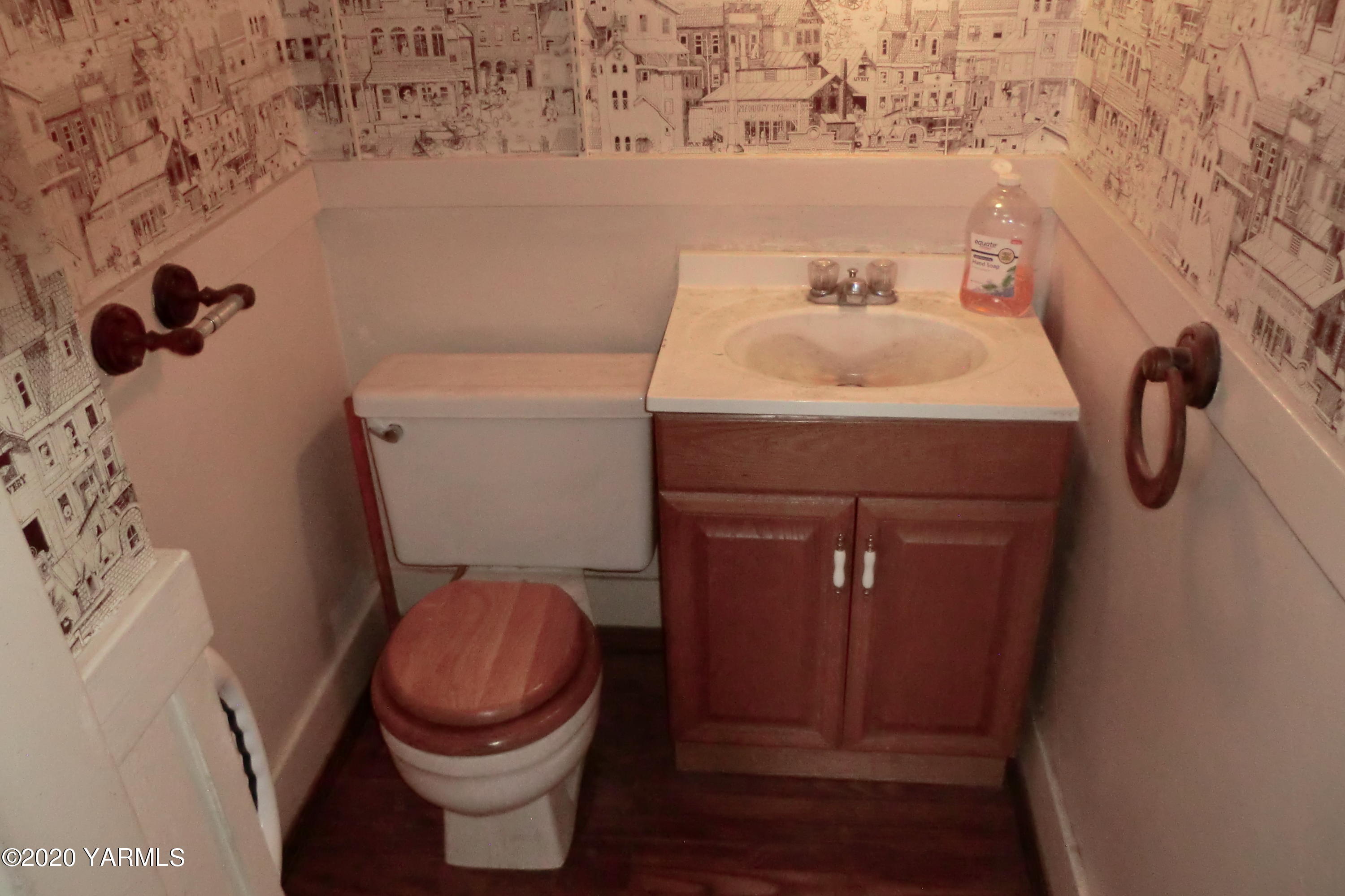 5404 Mieras Road Moxee, WA 98901 - Photo 12 of 27 a bathroom with a toilet and a sink