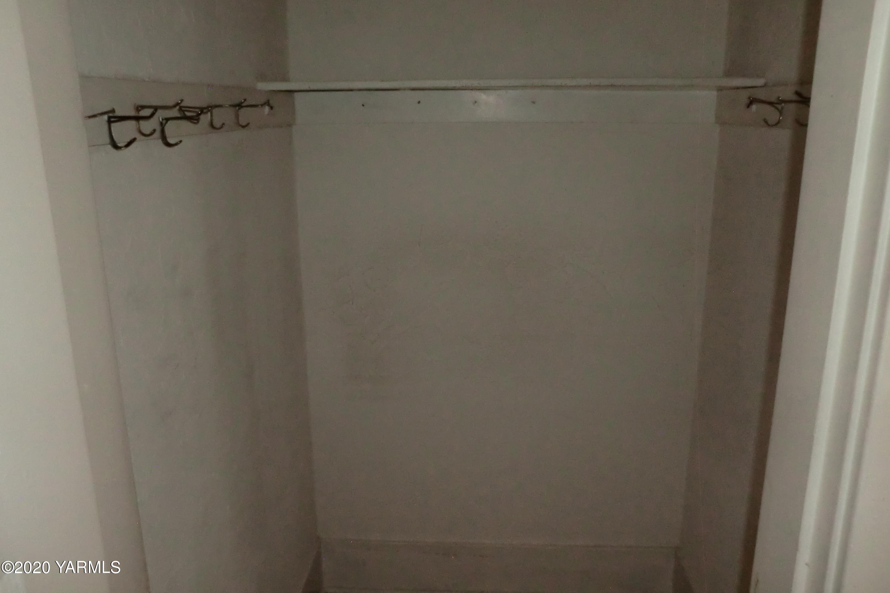 5404 Mieras Road Moxee, WA 98901 - Photo 16 of 27 a view of a room