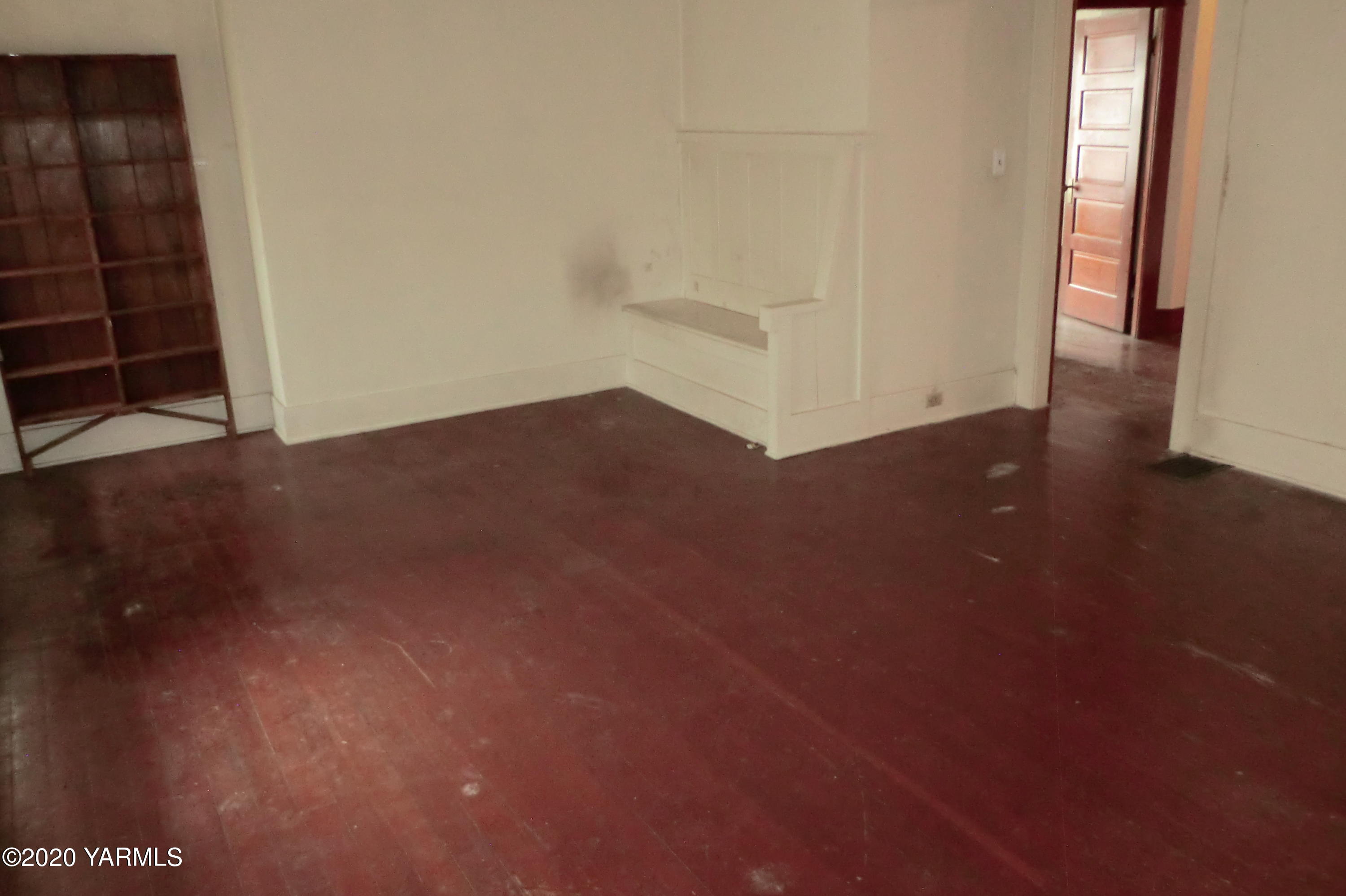 5404 Mieras Road Moxee, WA 98901 - Photo 18 of 27 an empty room with wooden floor and windows
