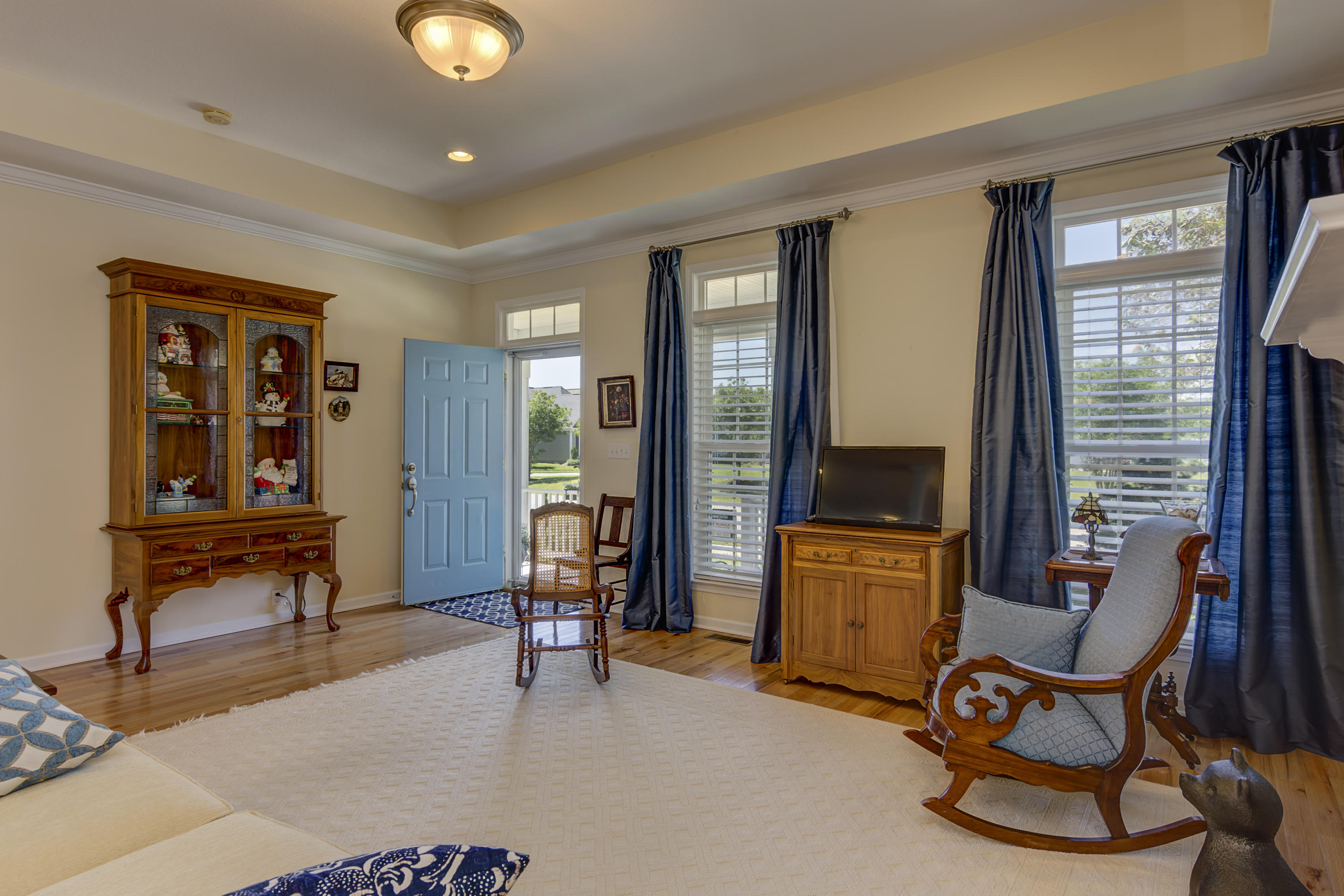 115 Liberty Court Oak Ridge, TN 37830 - Photo 2 of 20 Living Room