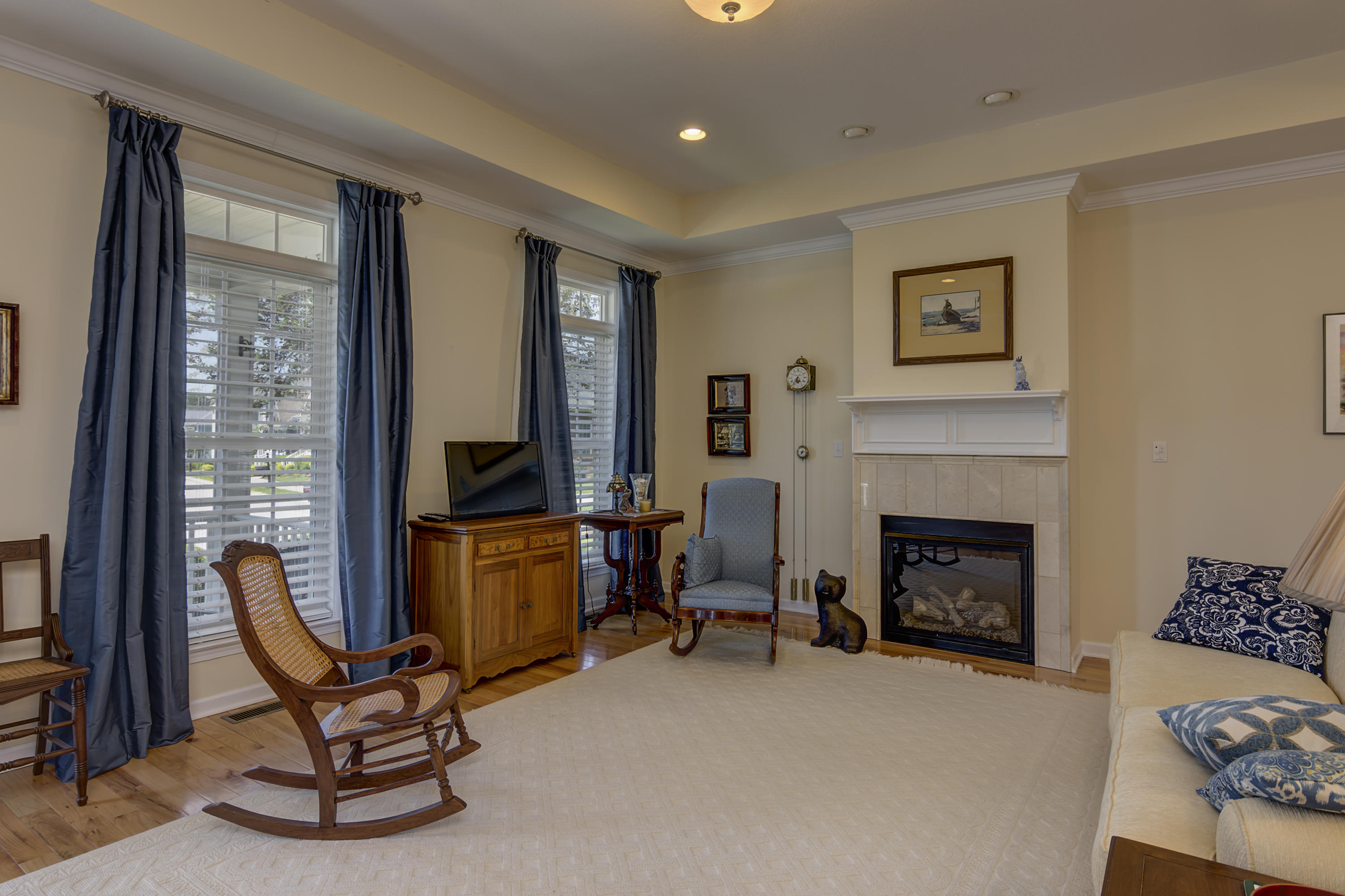 115 Liberty Court Oak Ridge, TN 37830 - Photo 3 of 20 Living Room2