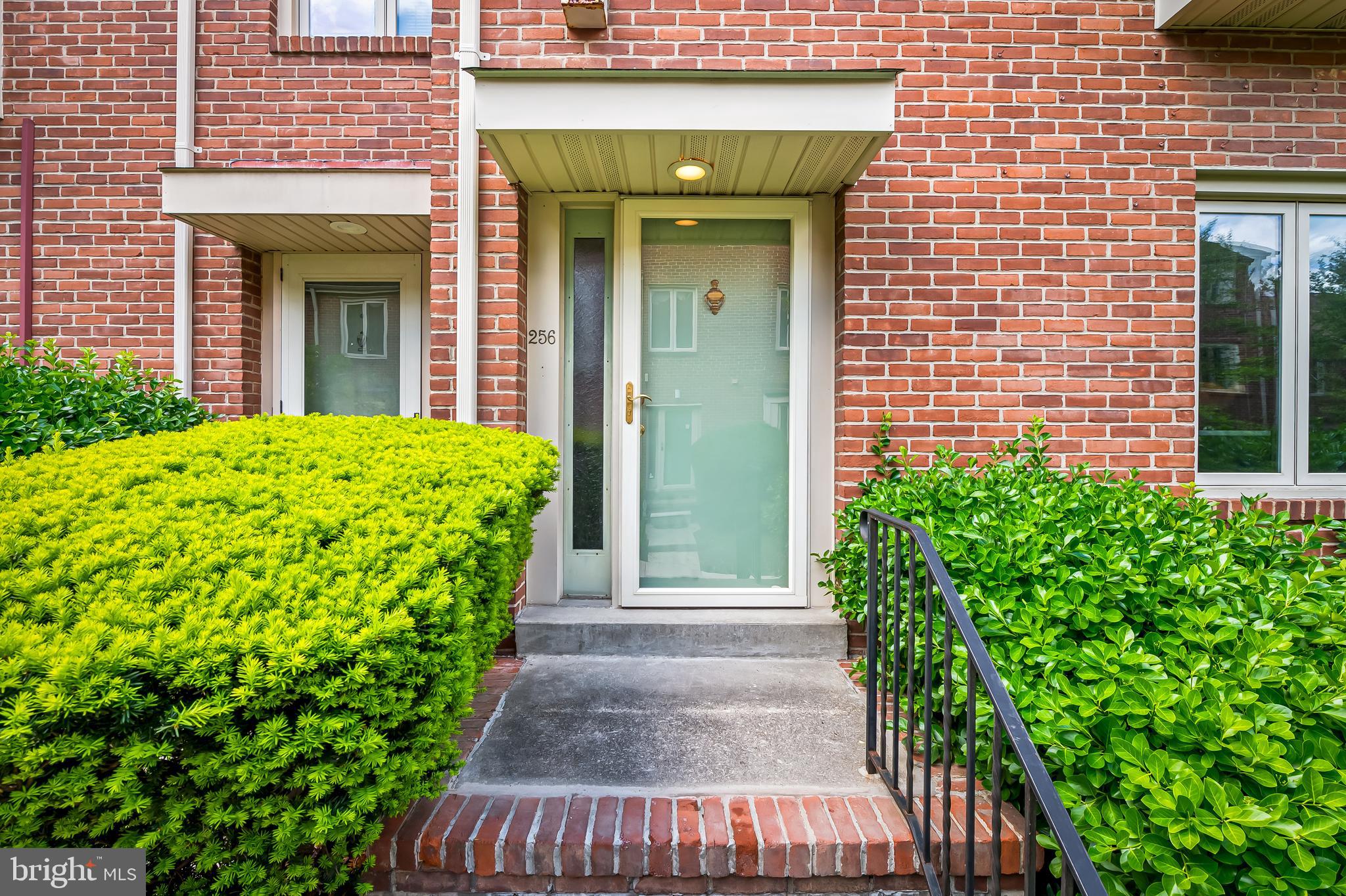 256 Waxter Way Baltimore, MD 21217 - Photo 4 of 73