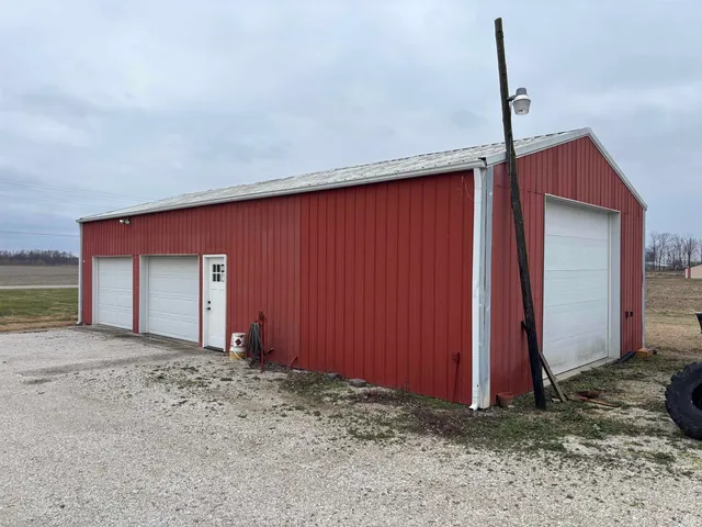 $220,000 | 4570 Highway 56, Petersburg, IN 47567