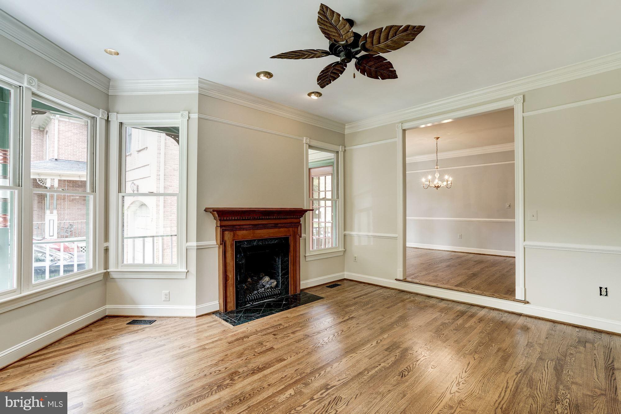 6604 Old Chesterbrook Road McLean, VA 22101 - Photo 3 of 26 Bright Living Room