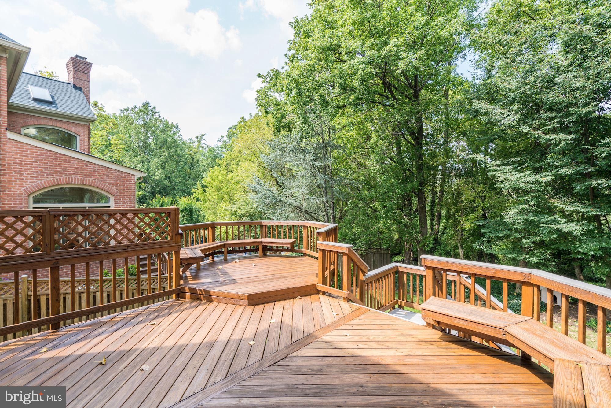 6604 Old Chesterbrook Road McLean, VA 22101 - Photo 22 of 26 Double level decks