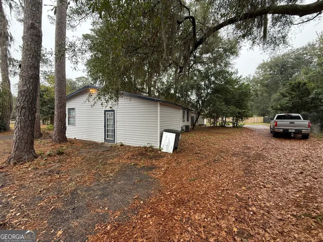 a car parked in front of white house