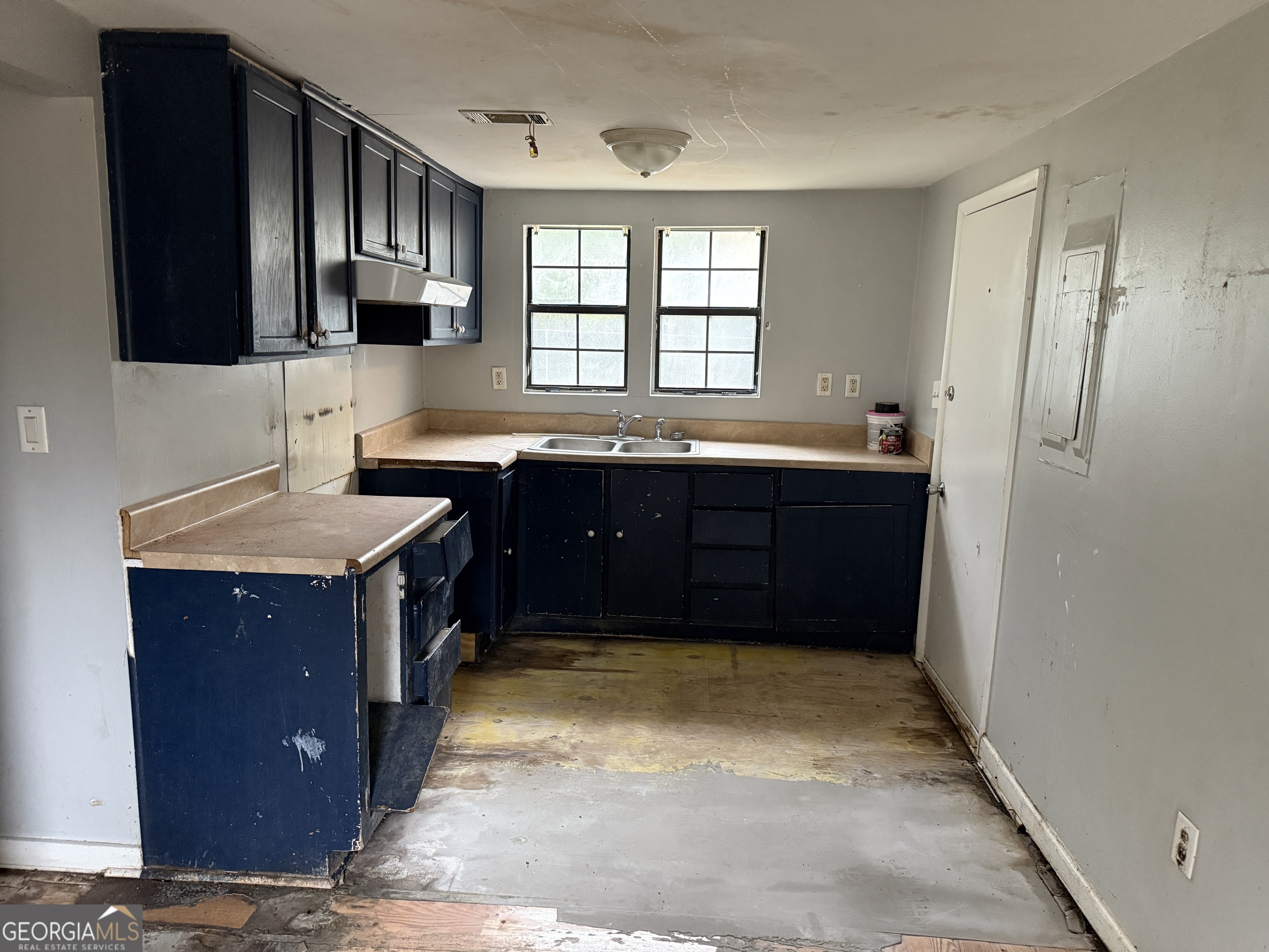 316 Edgewater Road Savannah, GA 31406 - Photo 8 of 13 a kitchen with a stove sink and cabinets