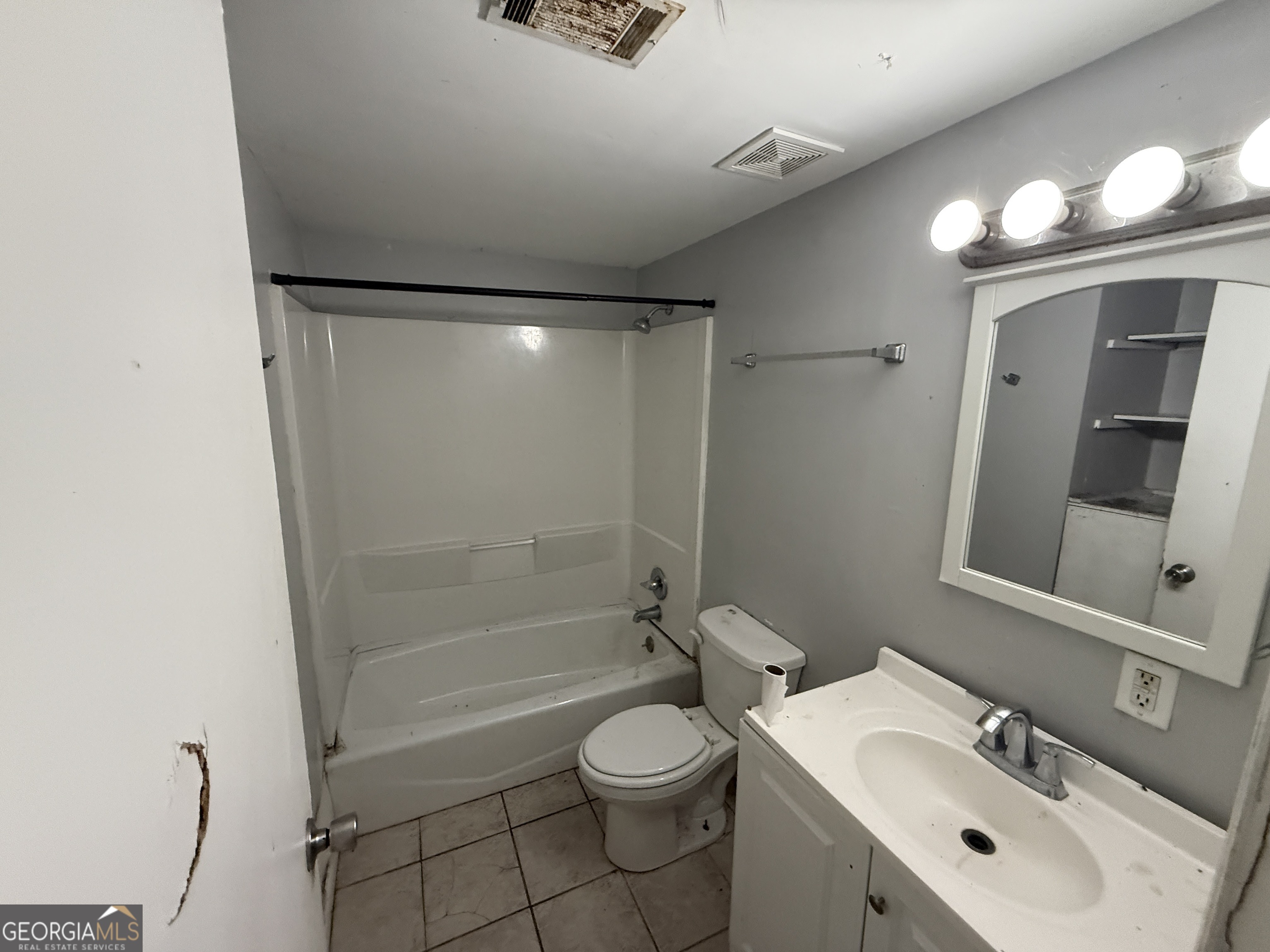 316 Edgewater Road Savannah, GA 31406 - Photo 10 of 13 a bathroom with a sink toilet and shower