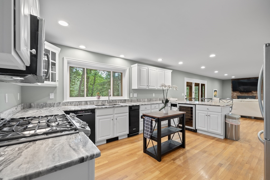 10 Fieldstone Way Boxford, MA 01921 - Photo 6 of 42