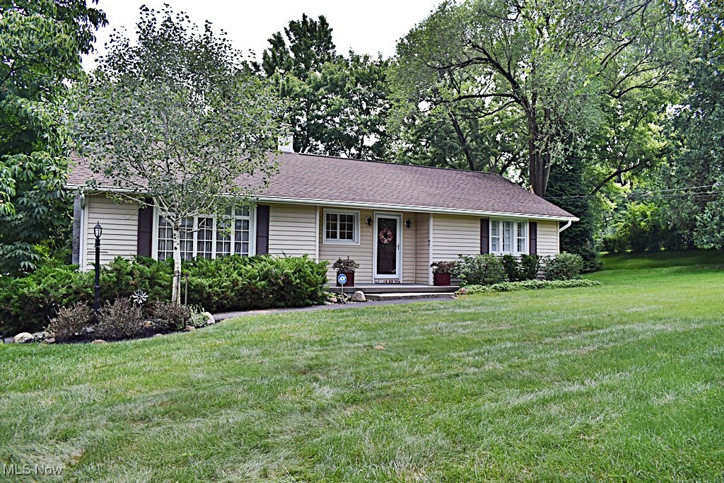 17600 Egbert Road Bedford, OH 44146 - Photo 3 of 49 Single story home with a front lawn