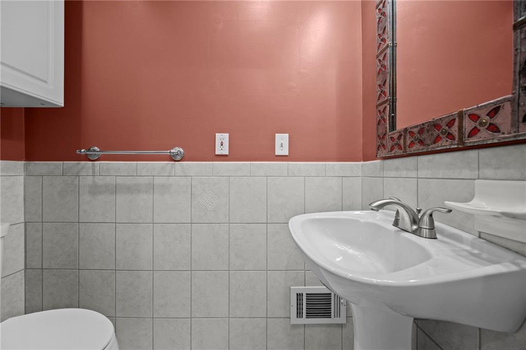 371 Highland Road Pittsburgh, PA 15235 - Photo 13 of 50 a bathroom with a sink and a toilet