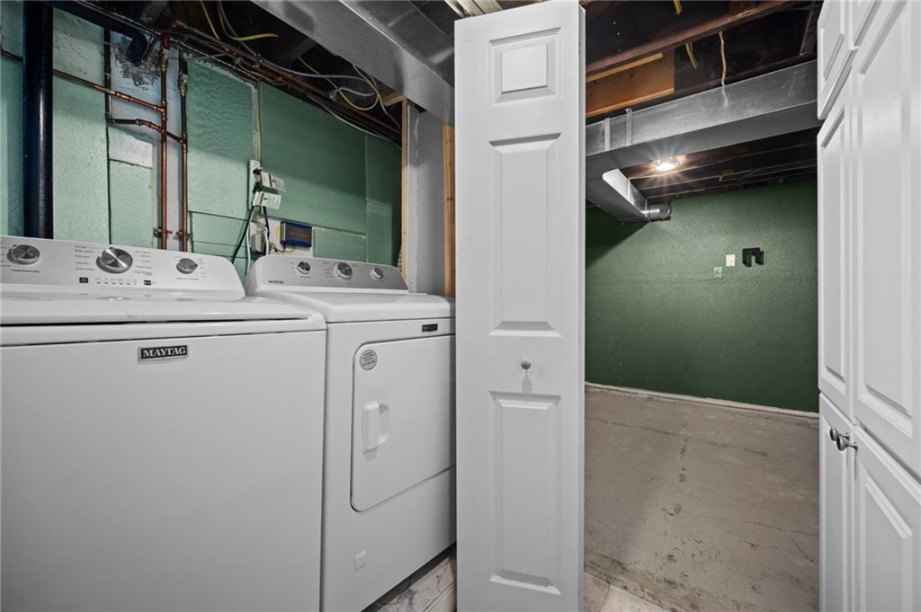 371 Highland Road Pittsburgh, PA 15235 - Photo 33 of 50 a utility room with dryer and washer