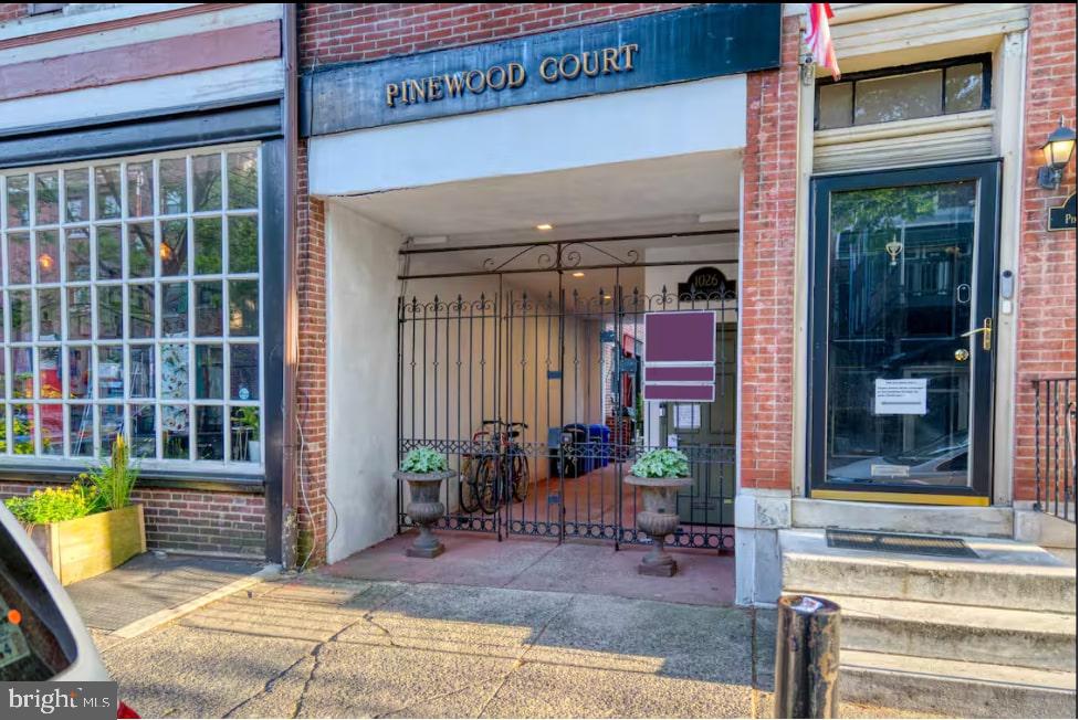 1026 Pine Street Philadelphia, PA 19107 - Photo 3 of 43