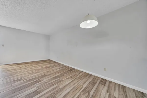 $1,650 | 308 Miracle Strip Parkway Southwest, Unit 27C, Fort Walton Beach, FL 32548