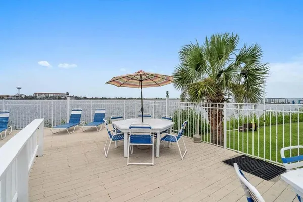 $1,650 | 308 Miracle Strip Parkway Southwest, Unit 27C, Fort Walton Beach, FL 32548