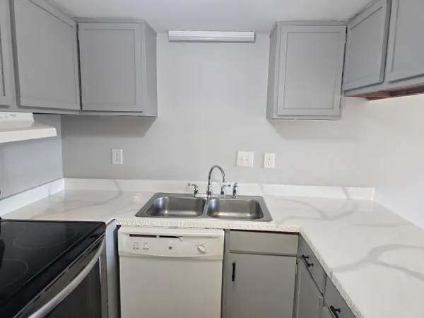 $1,650 | 308 Miracle Strip Parkway Southwest, Unit 27C, Fort Walton Beach, FL 32548