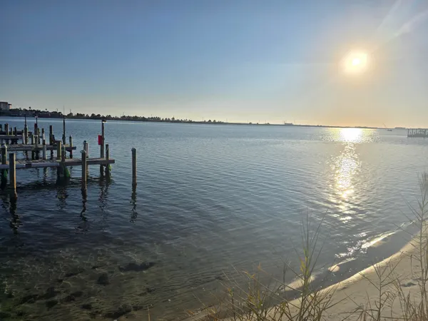 $1,650 | 308 Miracle Strip Parkway Southwest, Unit 27C, Fort Walton Beach, FL 32548