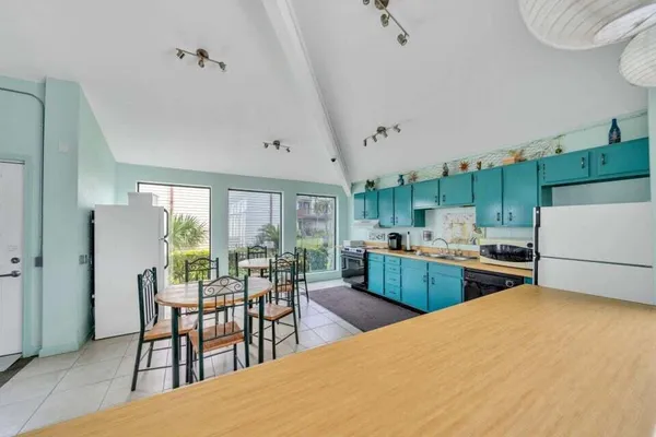 $1,650 | 308 Miracle Strip Parkway Southwest, Unit 27C, Fort Walton Beach, FL 32548