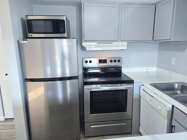 $1,650 | 308 Miracle Strip Parkway Southwest, Unit 27C, Fort Walton Beach, FL 32548