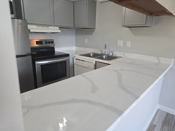 $1,650 | 308 Miracle Strip Parkway Southwest, Unit 27C, Fort Walton Beach, FL 32548