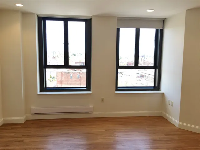 $2,139 | 875 Elm Street, Unit 706, Manchester, NH 03101