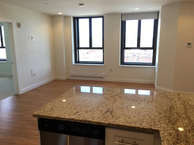 $2,139 | 875 Elm Street, Unit 706, Manchester, NH 03101