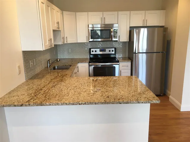 $2,139 | 875 Elm Street, Unit 706, Manchester, NH 03101