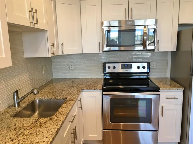 $2,139 | 875 Elm Street, Unit 706, Manchester, NH 03101