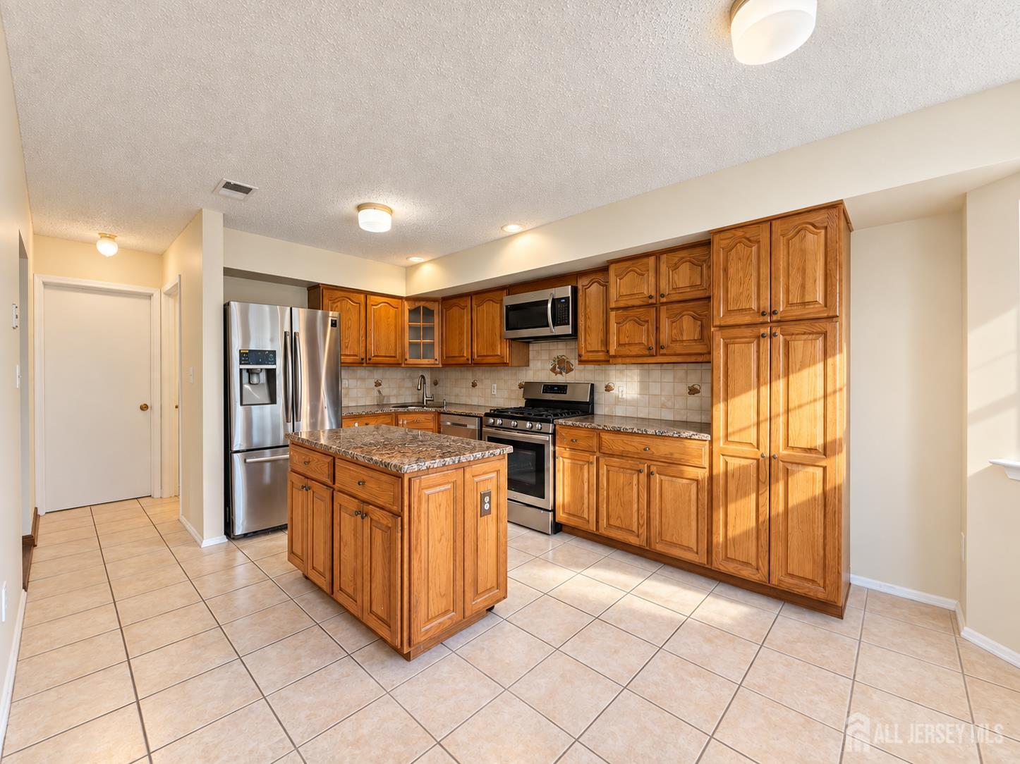 296 Pegasus Road Piscataway, NJ 08854 - Photo 13 of 30 Gallery Image 13