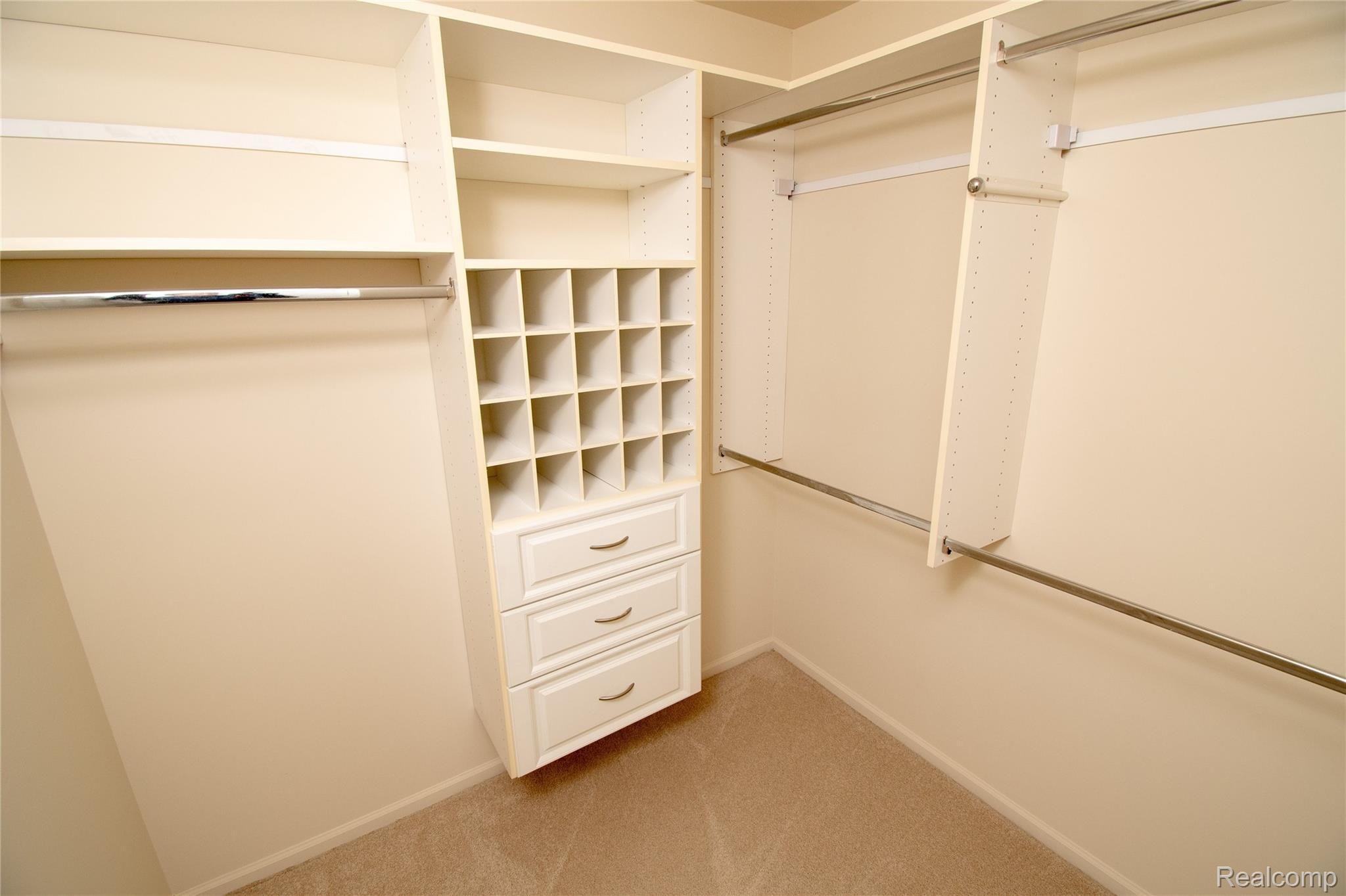 3580 Tremonte Circle, Unit 277 Rochester, MI 48306 - Photo 30 of 48 Master Closet.jpg