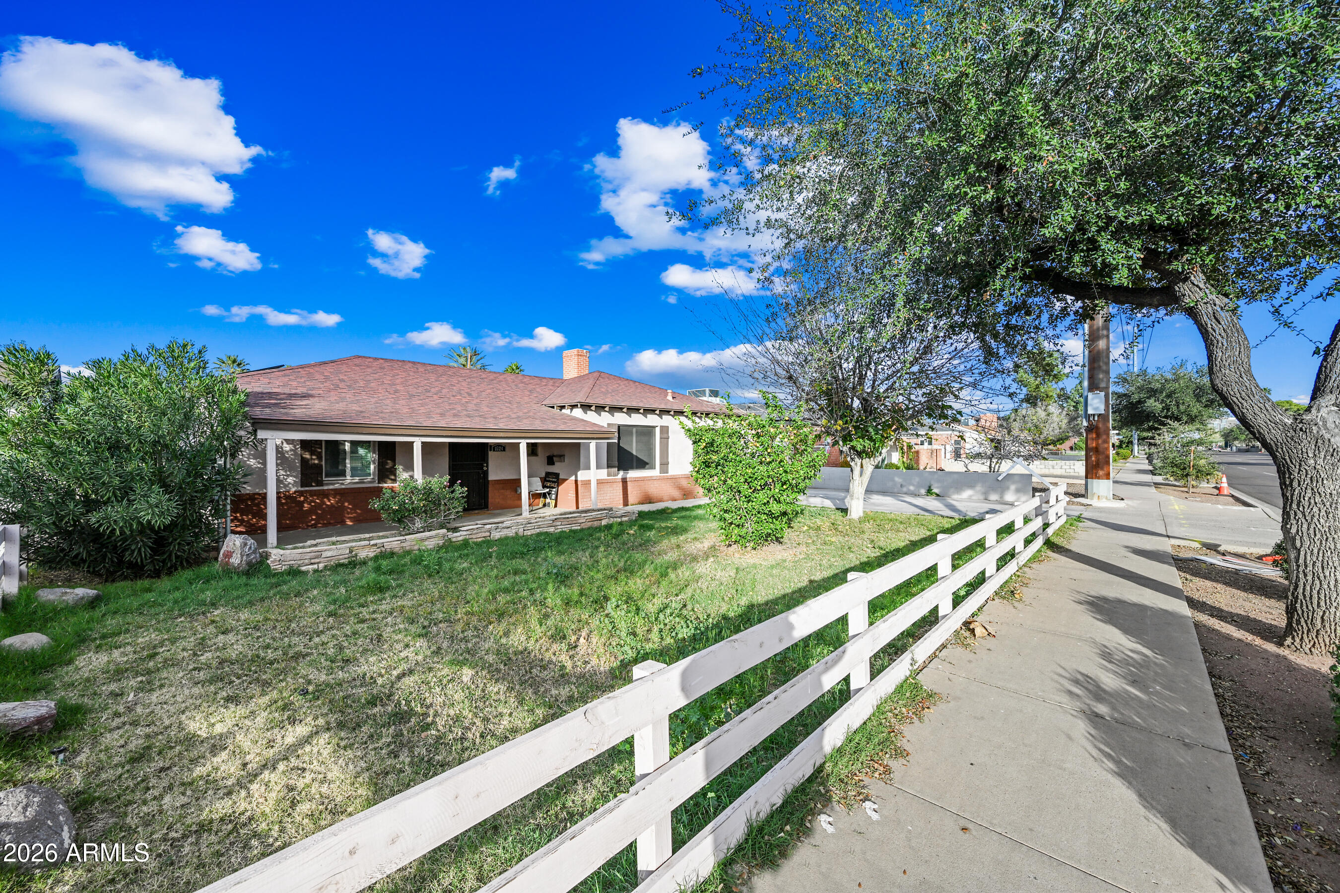1724 West Thomas Road Phoenix, AZ 85015 - Photo 5 of 31 Grassy front exterior