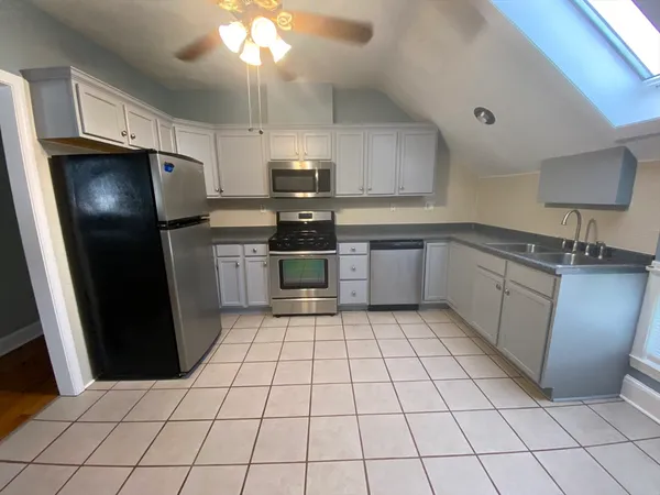 $1,700 | 58 Shawmut Avenue, Unit 3, New Bedford, MA 02740