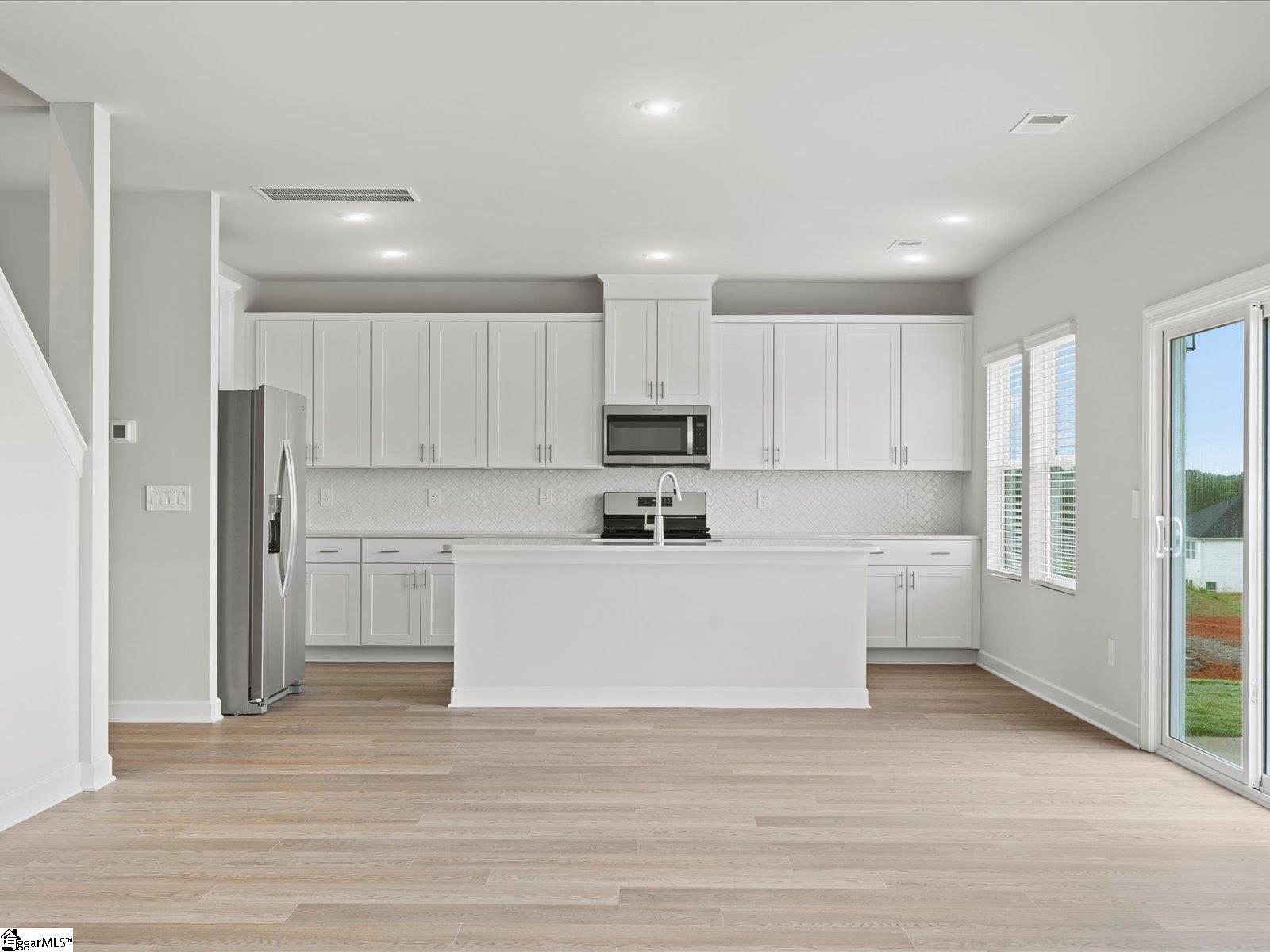 180 Lavinia Circle Duncan, SC 29334 - Photo 2 of 33