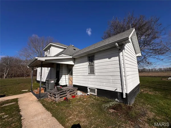 $245,000 | 20040 Boulder Road, Carlyle, IL 62231