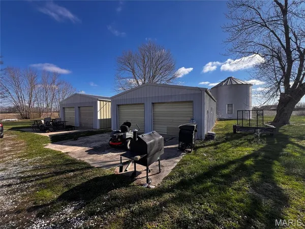 $245,000 | 20040 Boulder Road, Carlyle, IL 62231