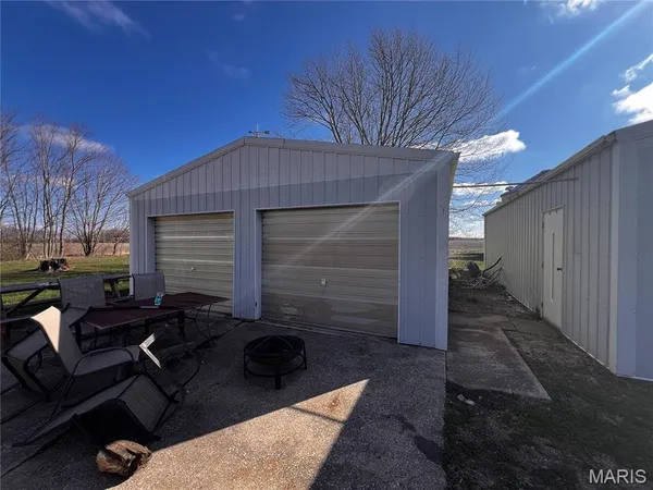 $245,000 | 20040 Boulder Road, Carlyle, IL 62231