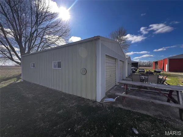 $245,000 | 20040 Boulder Road, Carlyle, IL 62231