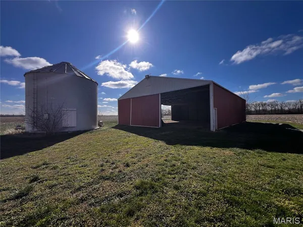 $245,000 | 20040 Boulder Road, Carlyle, IL 62231