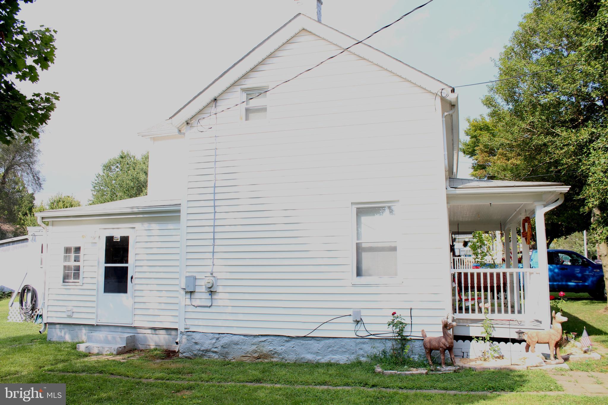 105 Rice Street Berryville, VA 22611 - Photo 3 of 24 Side of home