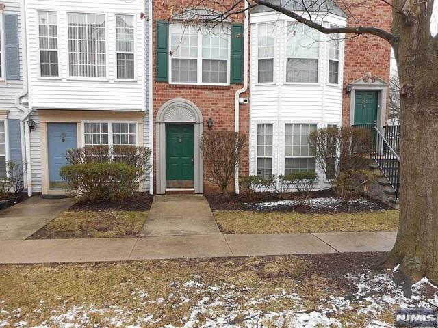 747 Pepperidge Road Mahwah, NJ 07430 - Photo 2 of 10