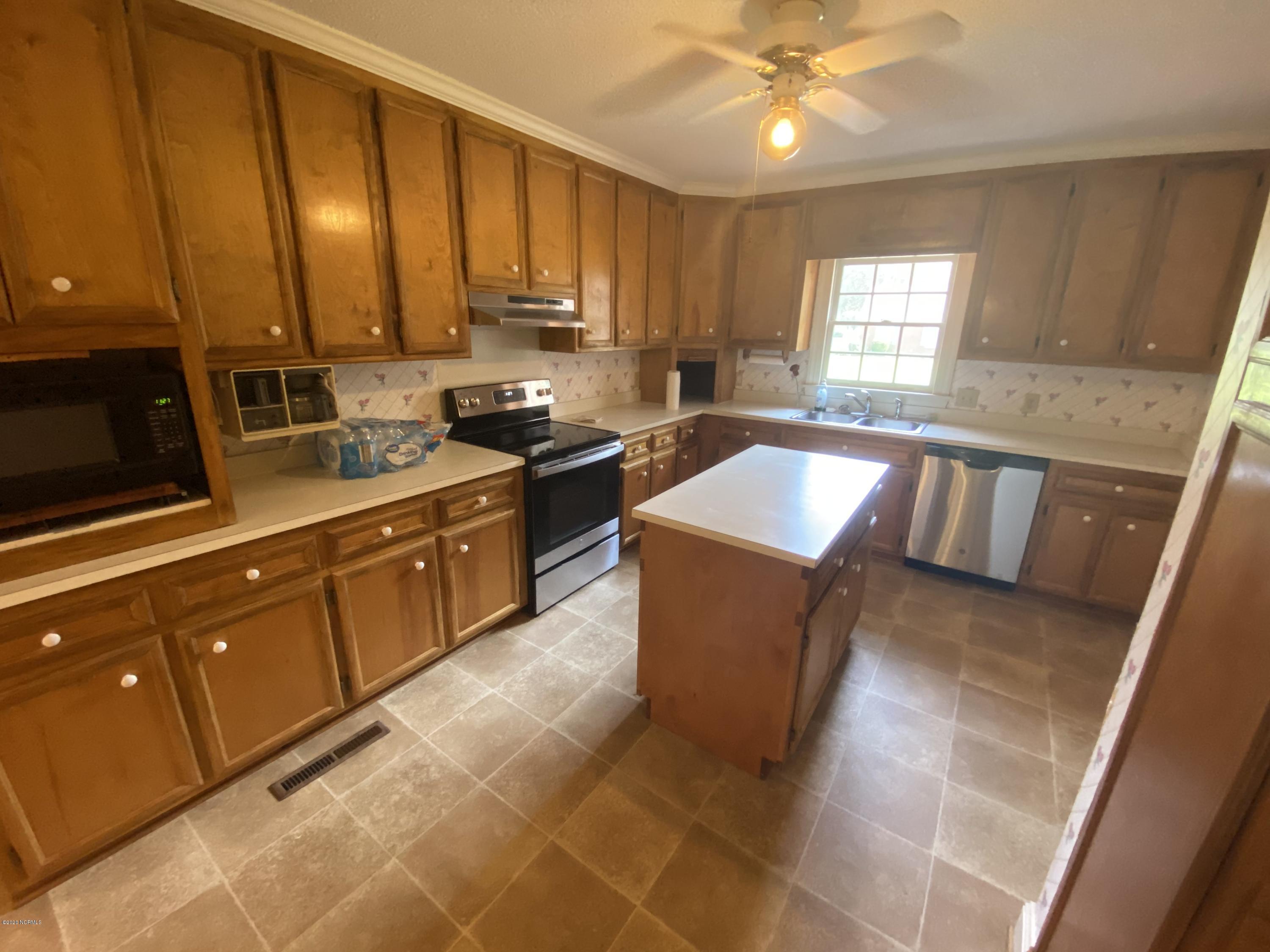 2714 Fairfax Road Kinston, NC 28504 - Photo 12 of 21 Kitchen